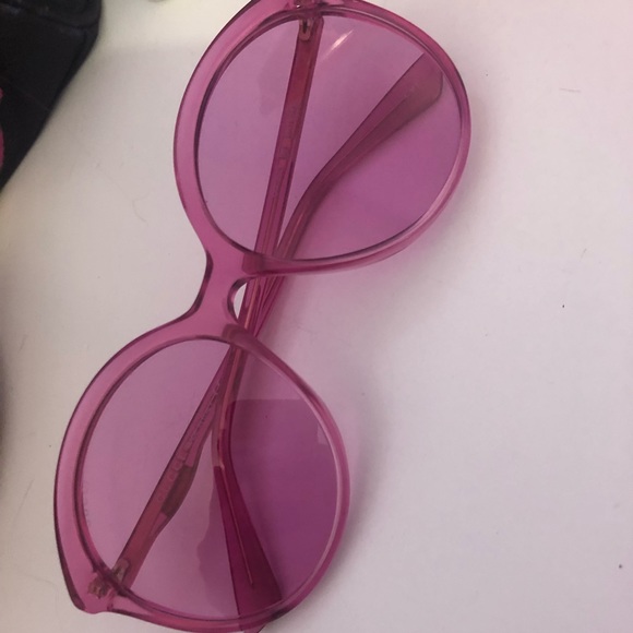 Gucci sunglasses with velvet case - Picture 4 of 10